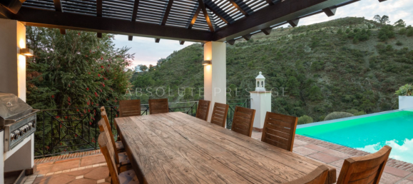 7 bedrooms House in La Quinta, Spain No. 40509 10