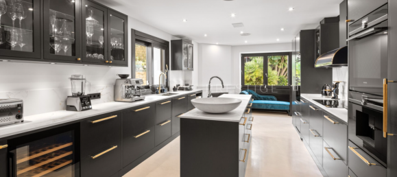 7 bedrooms House in La Quinta, Spain No. 40509 8