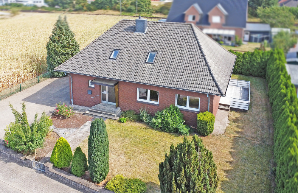 4 bedrooms Bungalow in Lower Saxony, Germany No. 326528