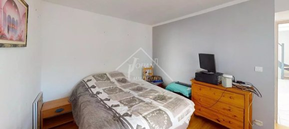 Casa de 3 dormitorios en Etroussat, France No. 44231 31