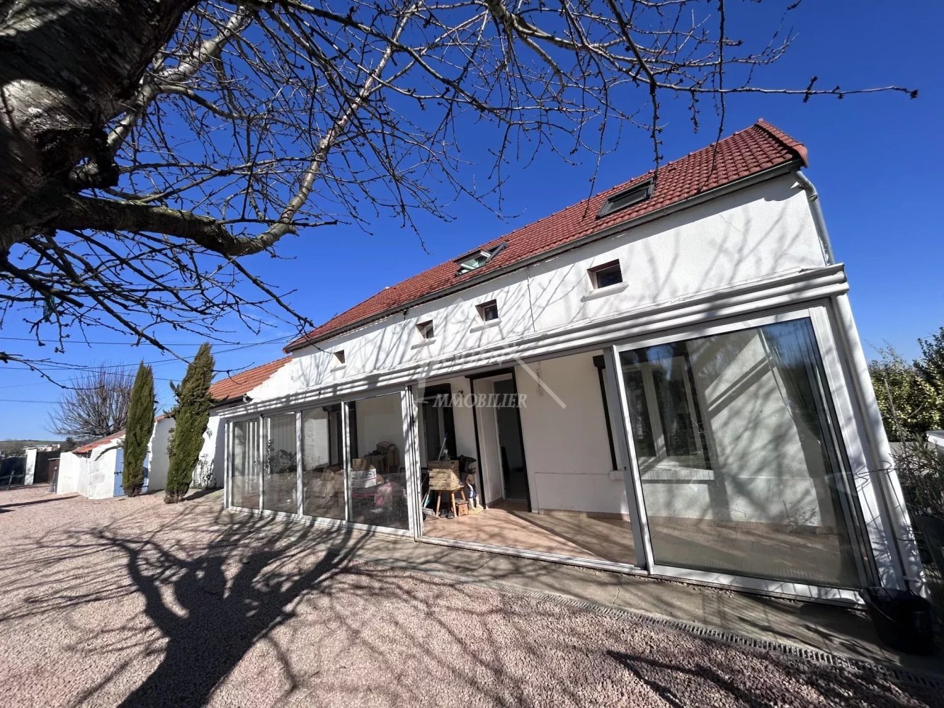 Casa de 3 dormitorios en Etroussat, France No. 44231