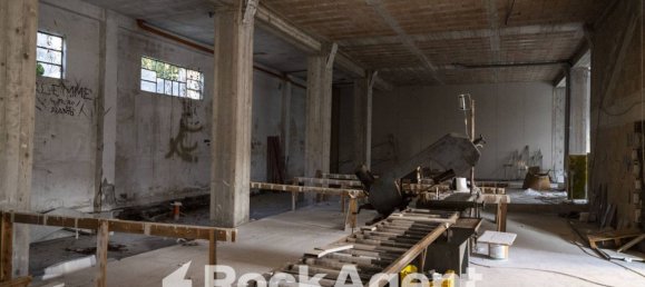 1 room Commercial property in Battipaglia, Italy No. 262755 5