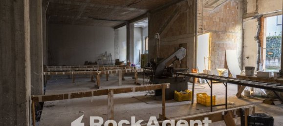 1 room Commercial property in Battipaglia, Italy No. 262755 4