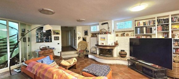 5 bedrooms Villa in Montignoso, Italy No. 237335 13