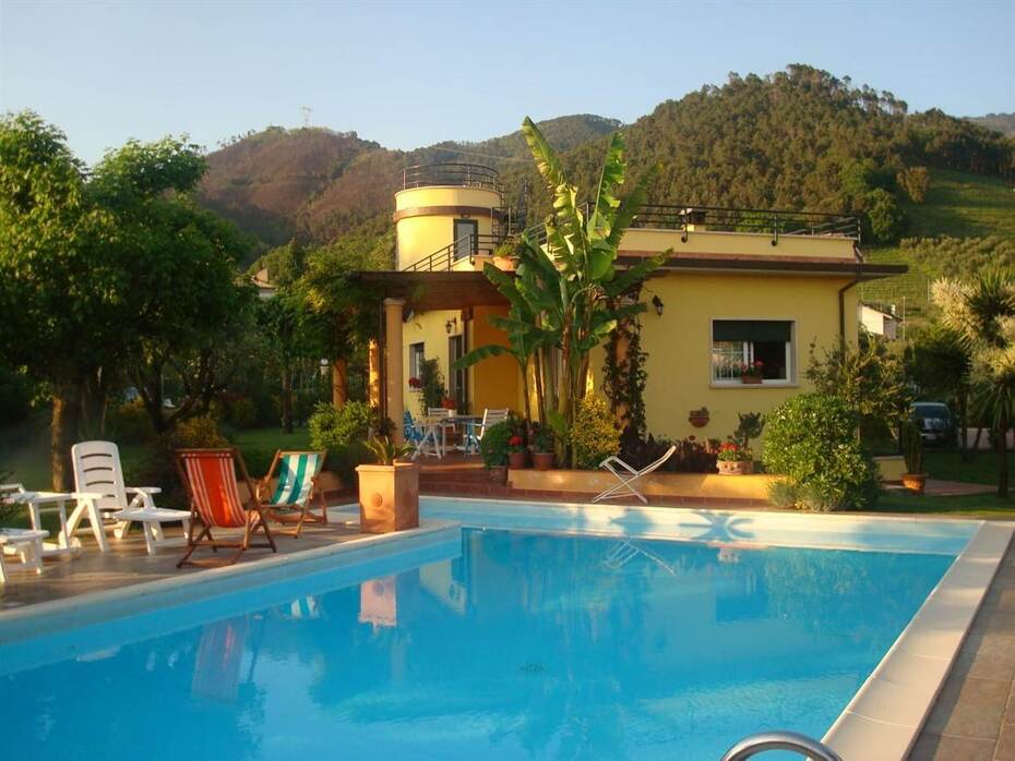 5 bedrooms Villa in Montignoso, Italy No. 237335
