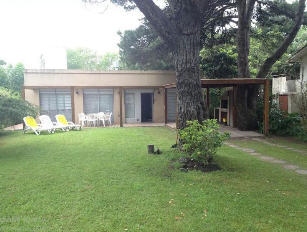 4 bedrooms House in Mar del Plata, Argentina No. 84371