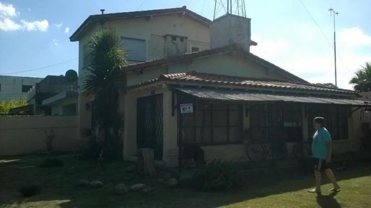 3 bedrooms House in Moreno, Argentina No. 16816