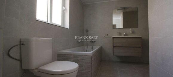 3 bedrooms Townhouse in Sliema, Malta No. 9828 18