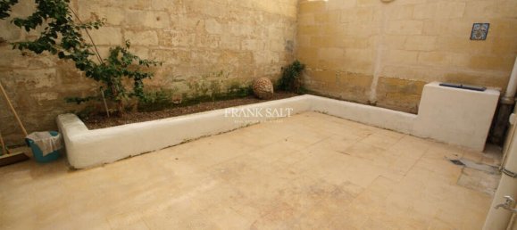 3 bedrooms Townhouse in Sliema, Malta No. 9828 9