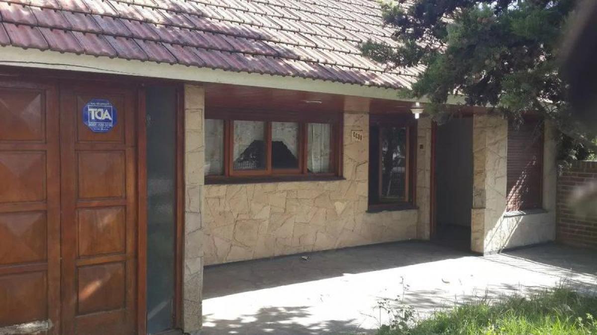 3 bedrooms House in Mar del Plata, Argentina No. 74506