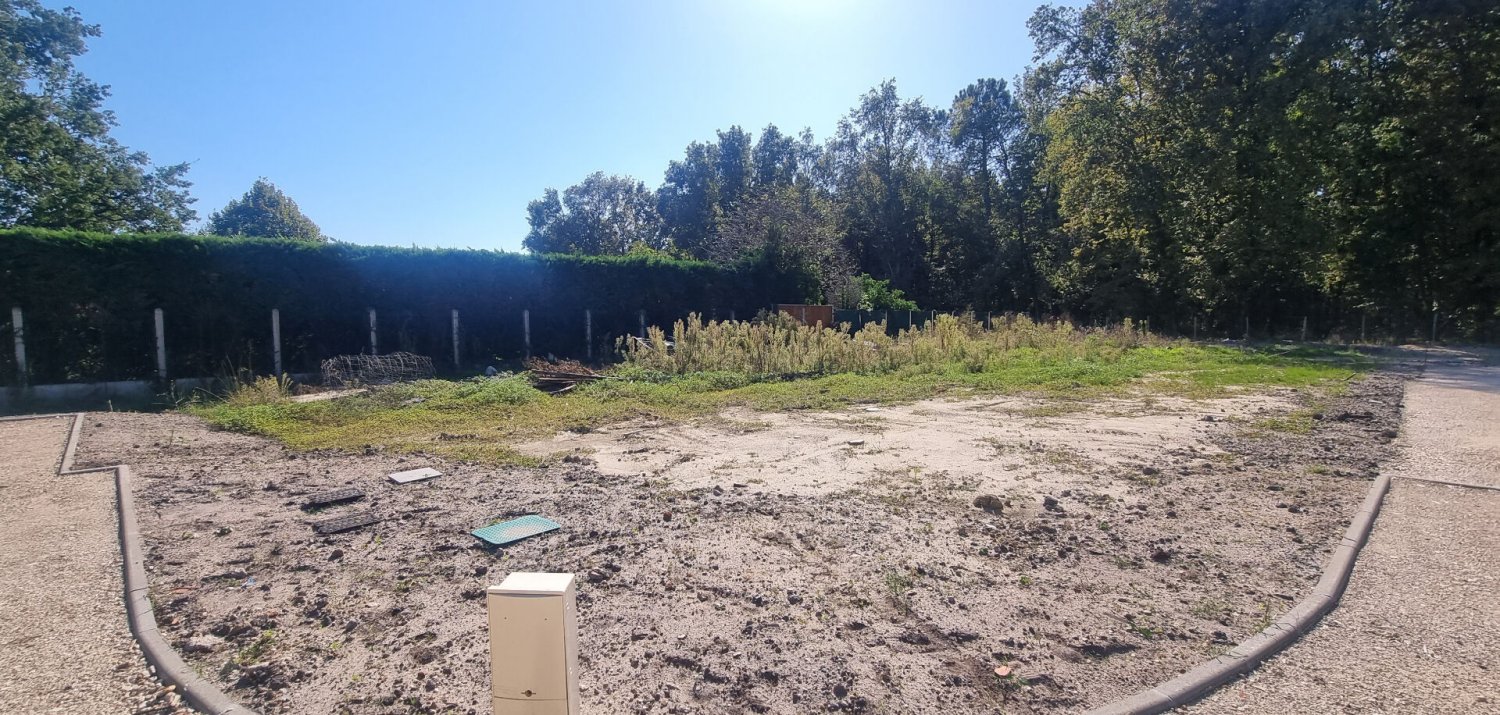 400m² Land in Avensan, France No. 81717