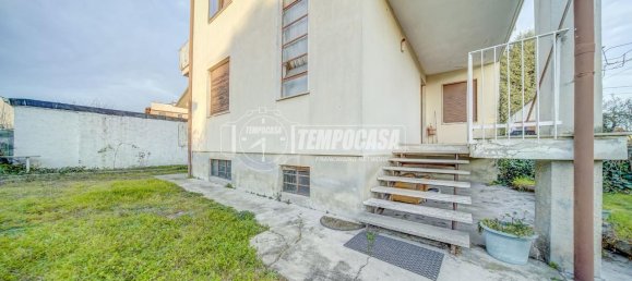 5 rooms Villa in Fagnano Olona, Italy No. 89155 3