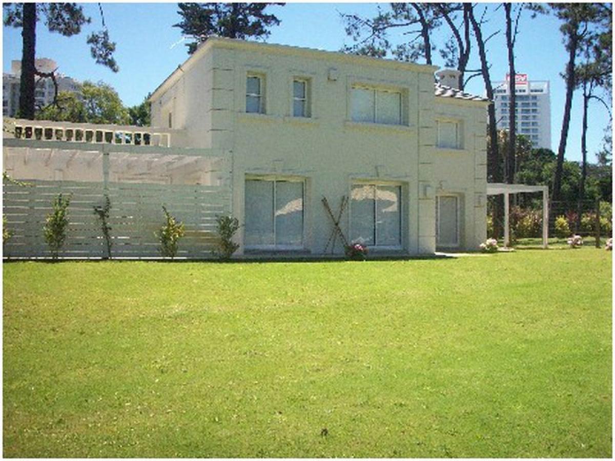 3 bedrooms House in Maldonado, Uruguay No. 6438