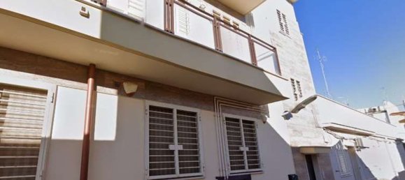 5 rooms Apartment in Bari, Italy No. 236586 3