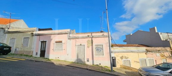 9 bedrooms Building in Lisbon, Portugal No. 126203 2