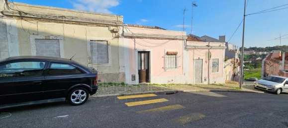 9 bedrooms Building in Lisbon, Portugal No. 126203 3