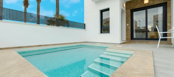 3 bedrooms House in Torrevieja, Spain No. 285851 2