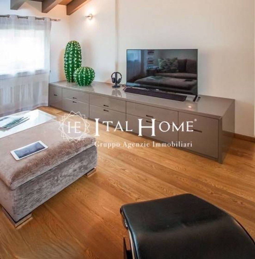Apartamento de 3 dormitorios en Milan, Italy No. 314200