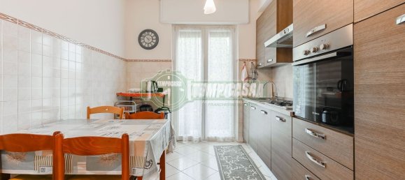 3 rooms Apartment in Azzano San Paolo, Italy No. 299854 9