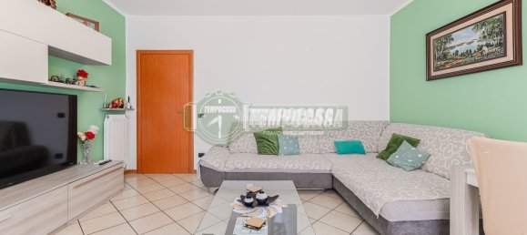 3 rooms Apartment in Azzano San Paolo, Italy No. 299854 3