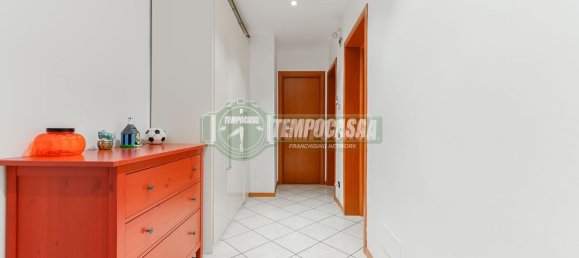3 rooms Apartment in Azzano San Paolo, Italy No. 299854 14
