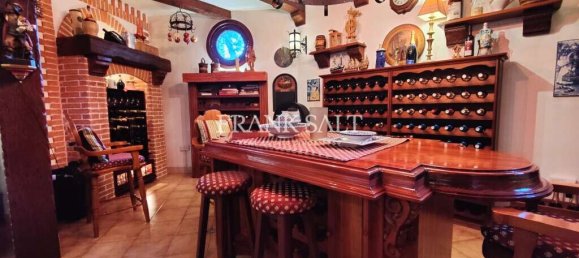 9 bedrooms Villa in Swieqi, Malta No. 1301 12