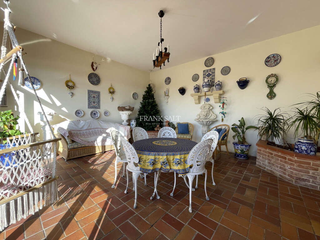 9 bedrooms Villa in Swieqi, Malta No. 1301