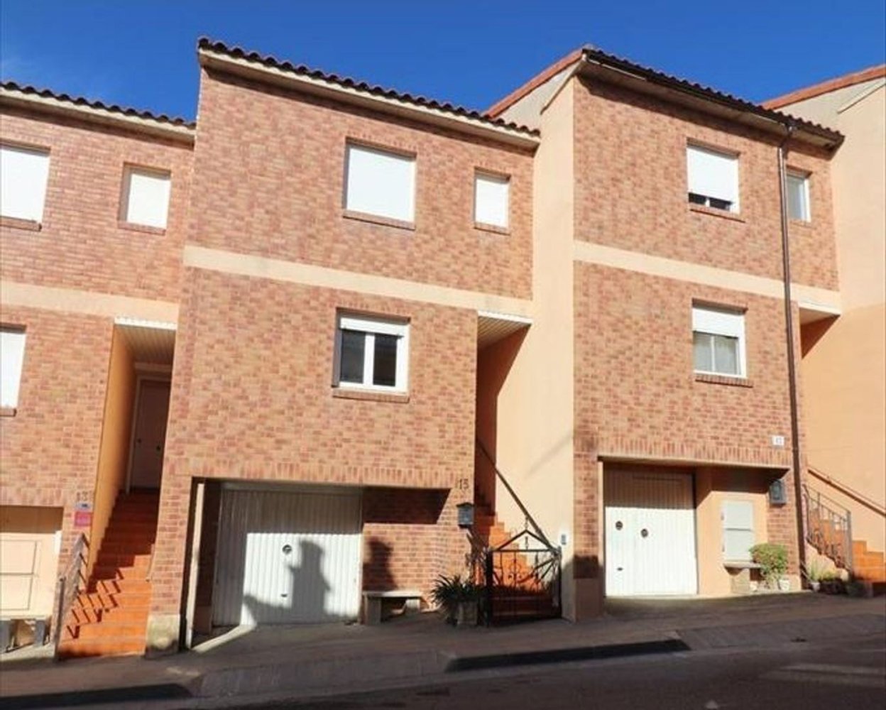 3 bedrooms House in Ejea de los Caballeros, Spain No. 273321