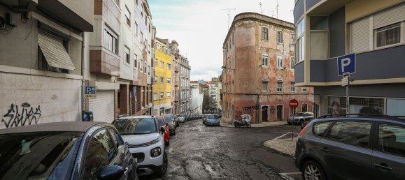 182m² Building in Lisbon, Portugal No. 65372 3