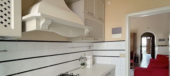 Casa de 5 habitaciónes en Campi Bisenzio, Italy No. 196742 40