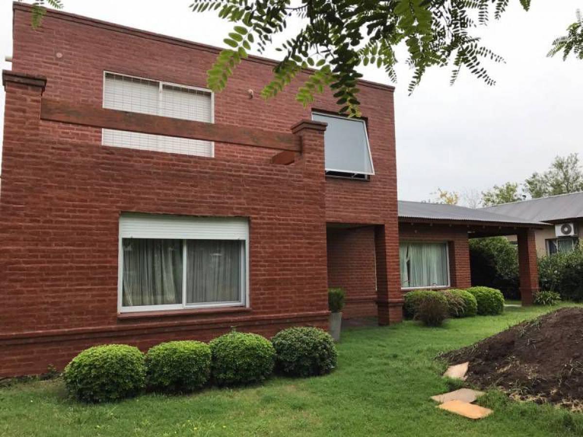 Casa de 2 dormitorios en Córdoba, Argentina No. 64090