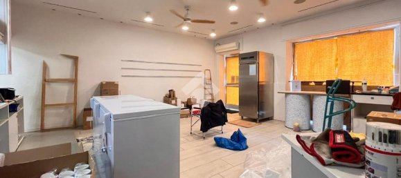 2 rooms Commercial property in Desenzano del Garda, Italy No. 271790 3