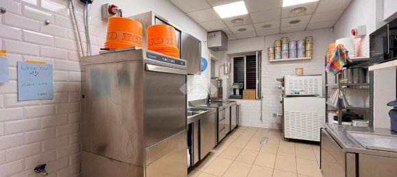 2 rooms Commercial property in Desenzano del Garda, Italy No. 271790 16