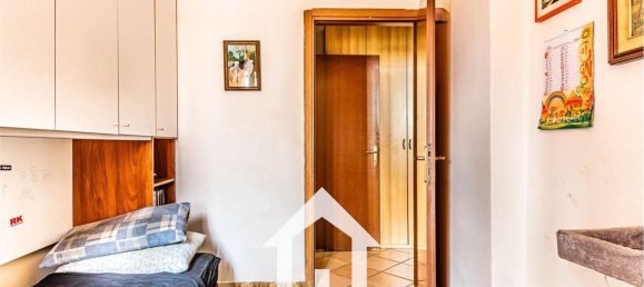 3-salle Appartement à Legnano, Italy No. 331518 16