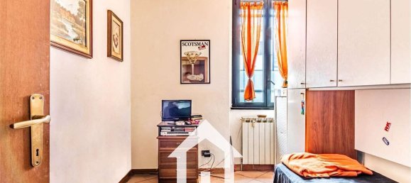 3-salle Appartement à Legnano, Italy No. 331518 15