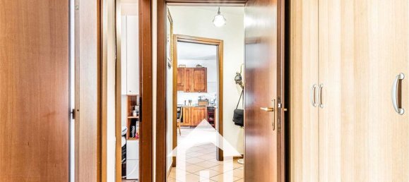 3-salle Appartement à Legnano, Italy No. 331518 11