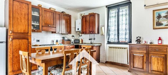 3-salle Appartement à Legnano, Italy No. 331518 9