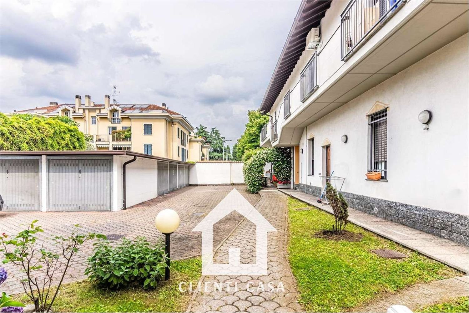 3-salle Appartement à Legnano, Italy No. 331518