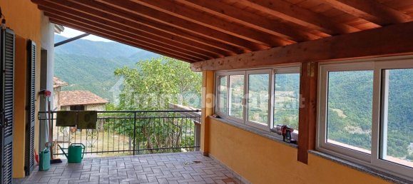 4 bedrooms House in Corte Brugnatella, Italy No. 303308 2