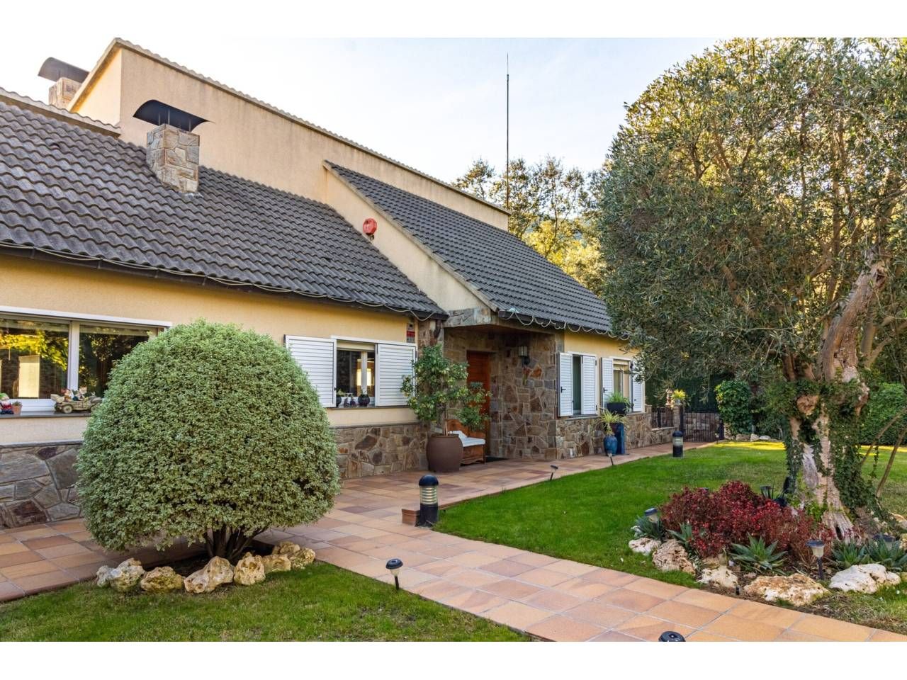 5 bedrooms House in L'Hospitalet de Llobregat, Spain No. 168031