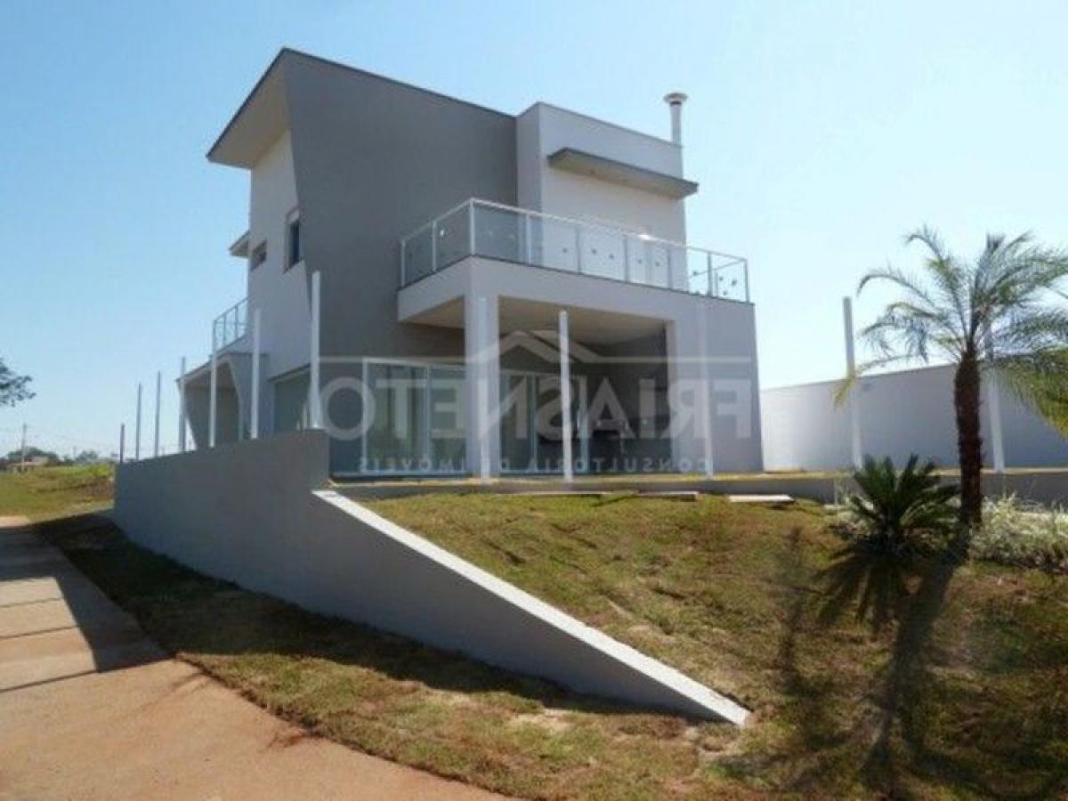 Casa de 3 dormitorios en Sao Paulo, Brazil No. 454613