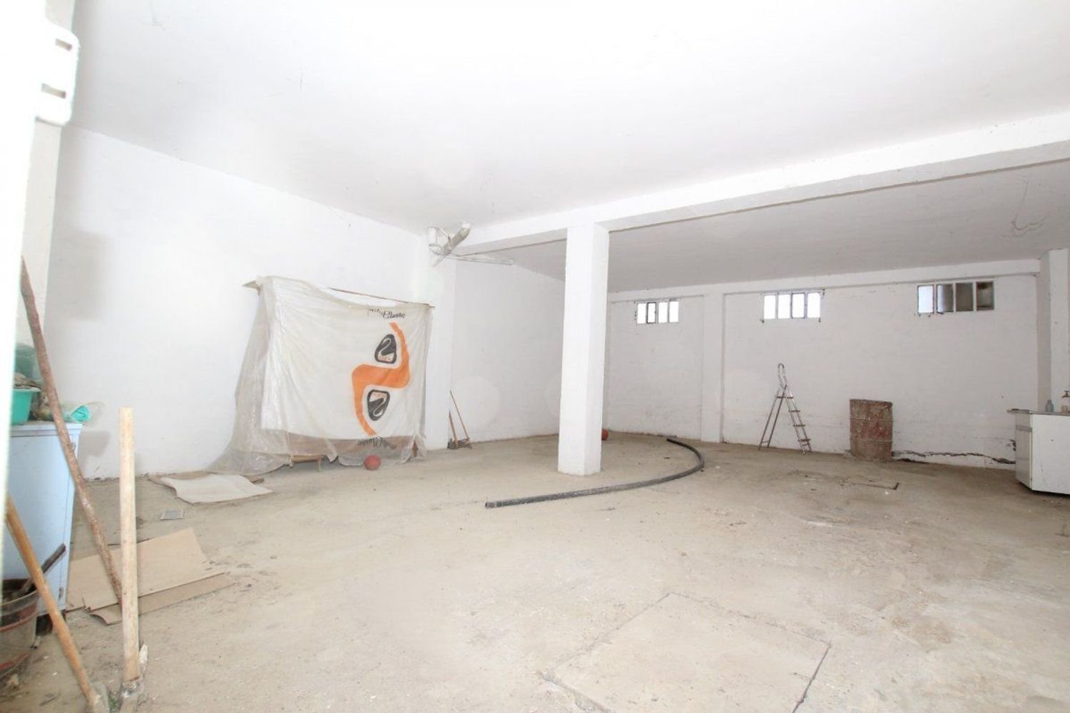 Gewerbliche Immobilie in Zaragoza, Spain 68m², Nr. 66085