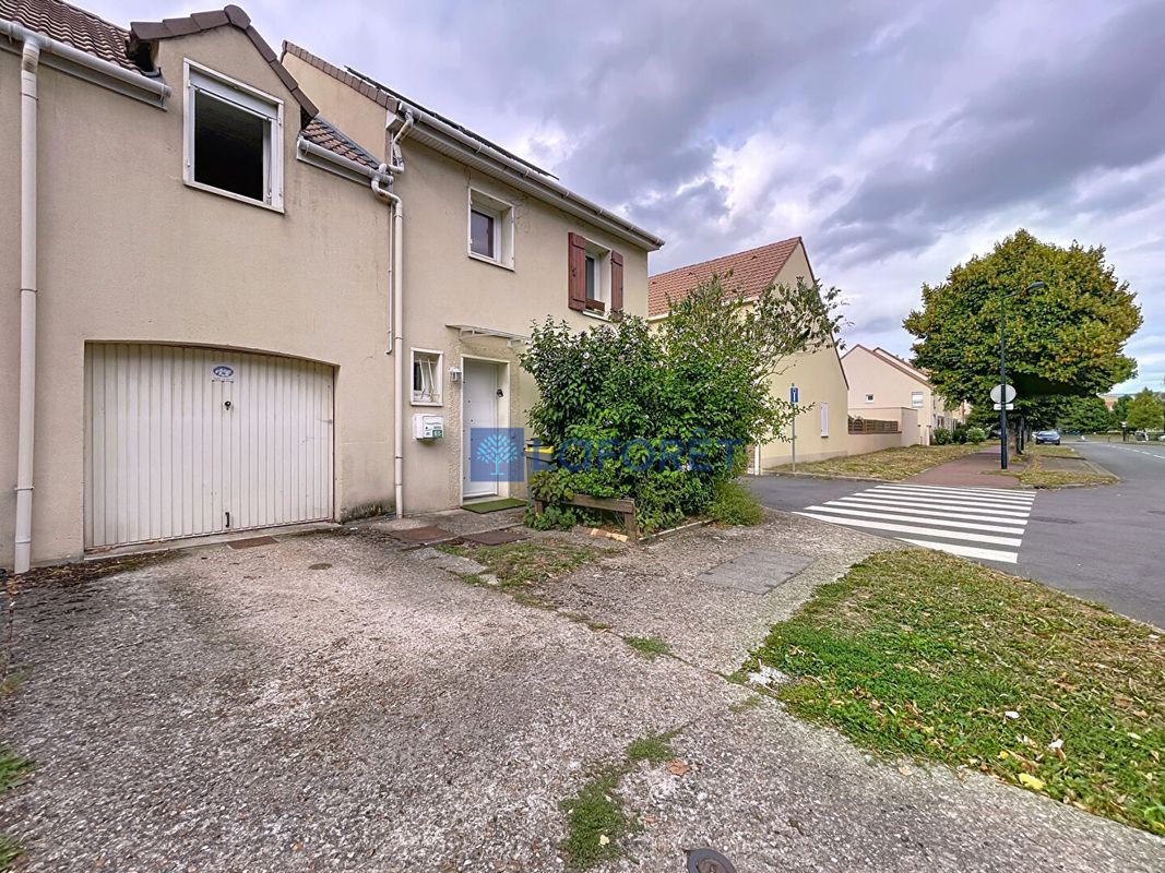 4 bedrooms House in Saint-Pierre-du-Perray, France No. 318541