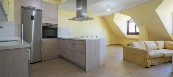 3 bedrooms Penthouse in Carral, Spain No. 170561 2