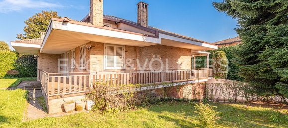 4 bedrooms Villa in Correzzana, Italy No. 126177 8