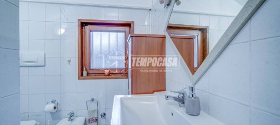 Apartamento de 2 dormitorios en Cassano Magnago, Italy No. 150068 15