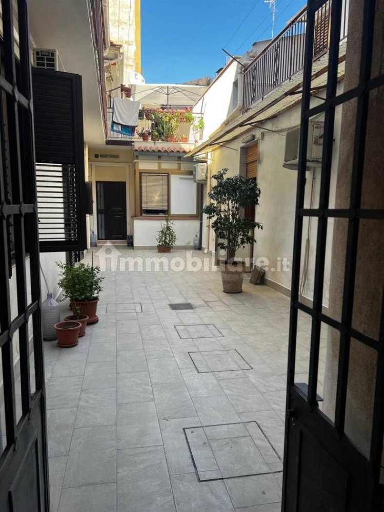 Apartamento de 2 dormitorios en Catania, Italy No. 360963