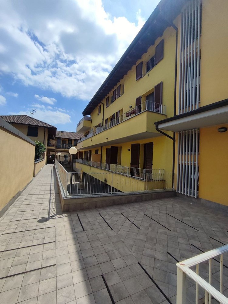 2 rooms Apartment in Vignate, Italy No. 330364