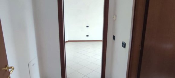 2 rooms Apartment in Vignate, Italy No. 330364 8