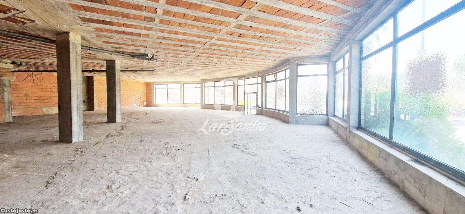 331m² Commercial property in Madalena, Portugal No. 259599